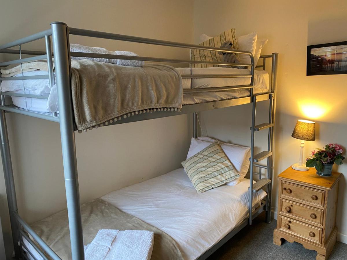 Trafalgar, Lovely Ground Floor Flat With Outside Patio Garden, Minutes Walk To Seafront ซีวิว ภายนอก รูปภาพ
