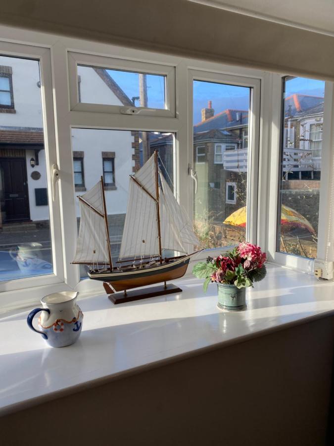 Trafalgar, Lovely Ground Floor Flat With Outside Patio Garden, Minutes Walk To Seafront ซีวิว ภายนอก รูปภาพ
