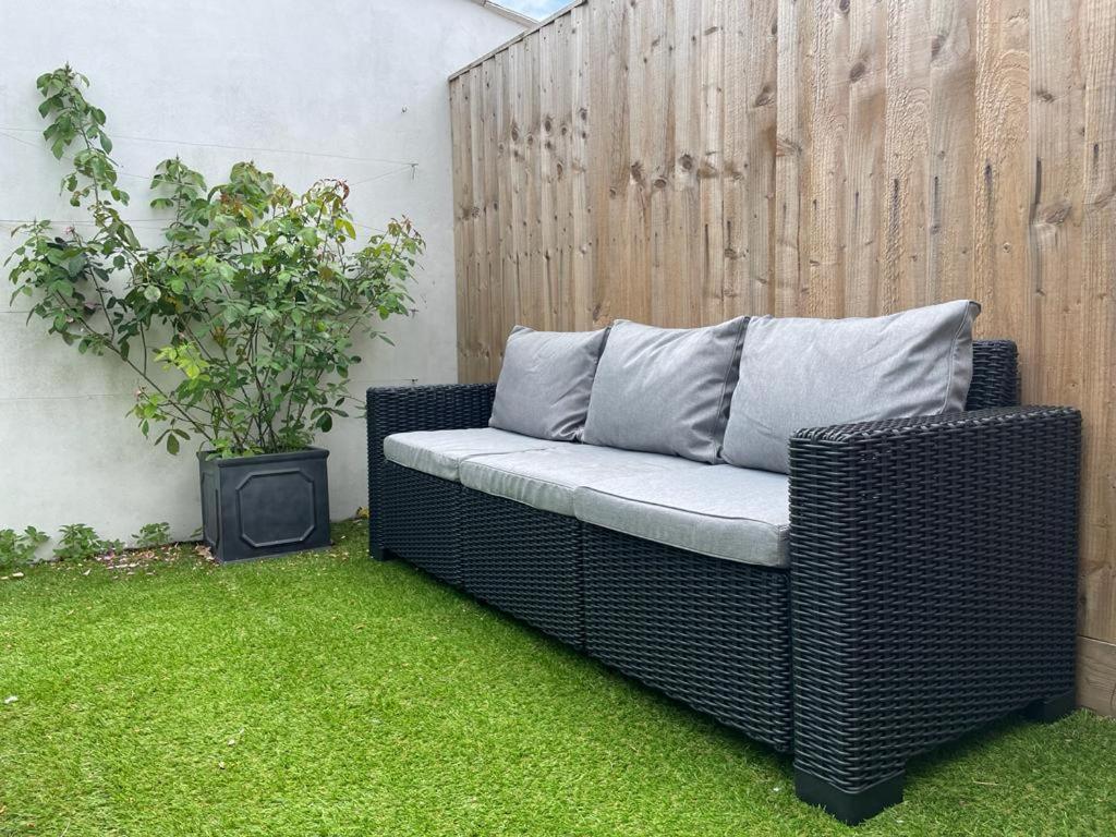 Trafalgar, Lovely Ground Floor Flat With Outside Patio Garden, Minutes Walk To Seafront ซีวิว ภายนอก รูปภาพ